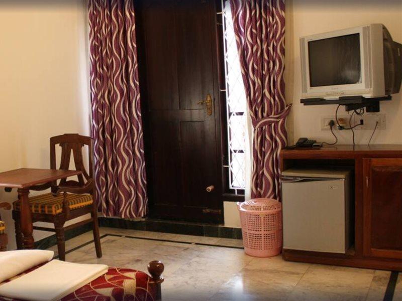 โฮเต็ล ไวต์ โรส Bed & Breakfast Kochi ภายนอก รูปภาพ