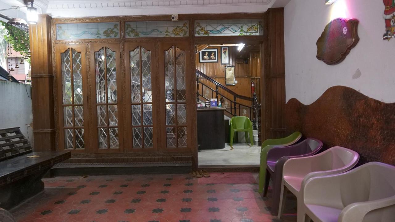 โฮเต็ล ไวต์ โรส Bed & Breakfast Kochi ภายนอก รูปภาพ