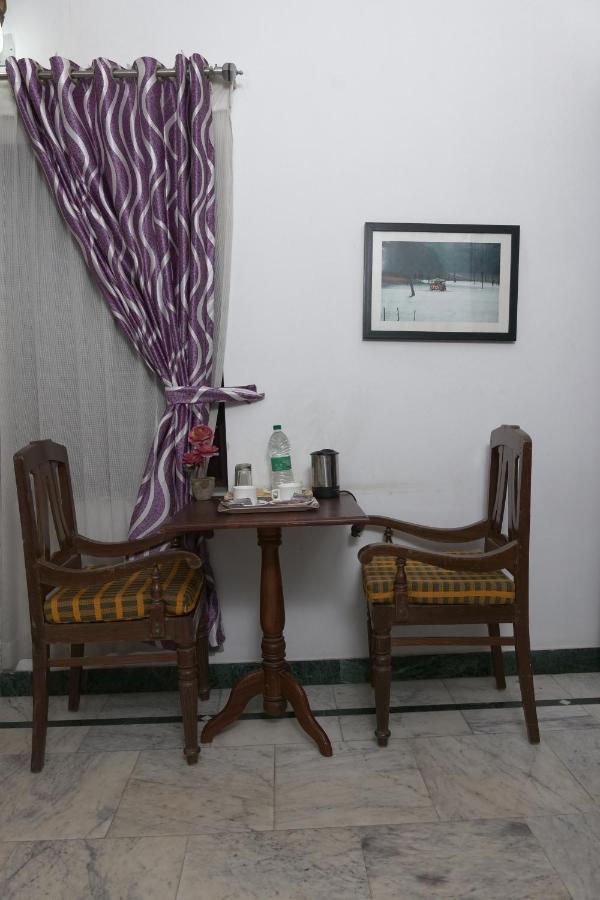 โฮเต็ล ไวต์ โรส Bed & Breakfast Kochi ภายนอก รูปภาพ