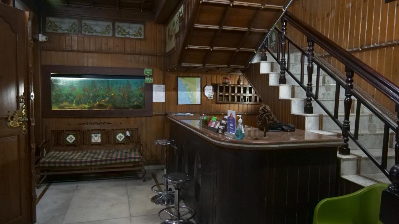 โฮเต็ล ไวต์ โรส Bed & Breakfast Kochi ภายนอก รูปภาพ