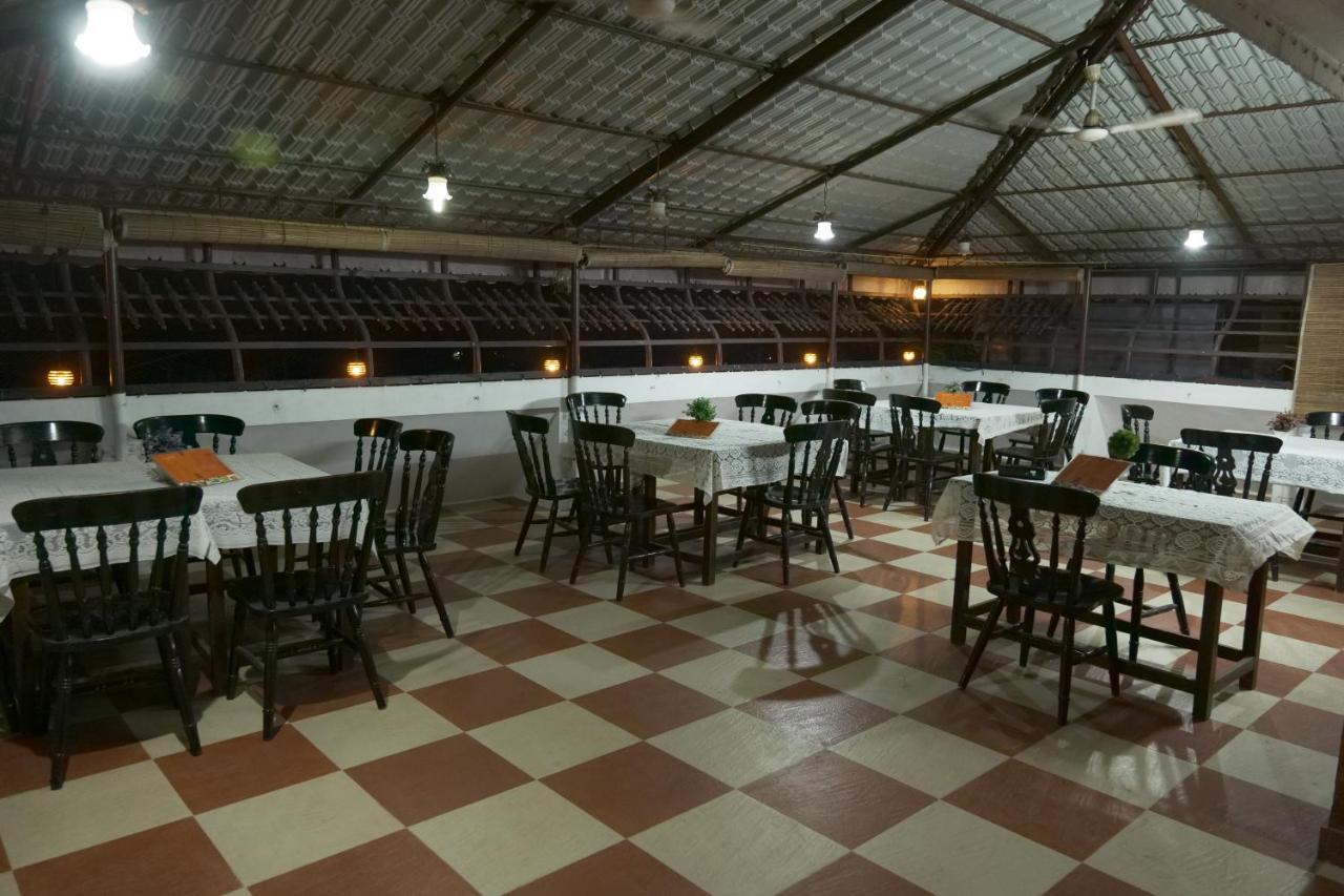 โฮเต็ล ไวต์ โรส Bed & Breakfast Kochi ภายนอก รูปภาพ