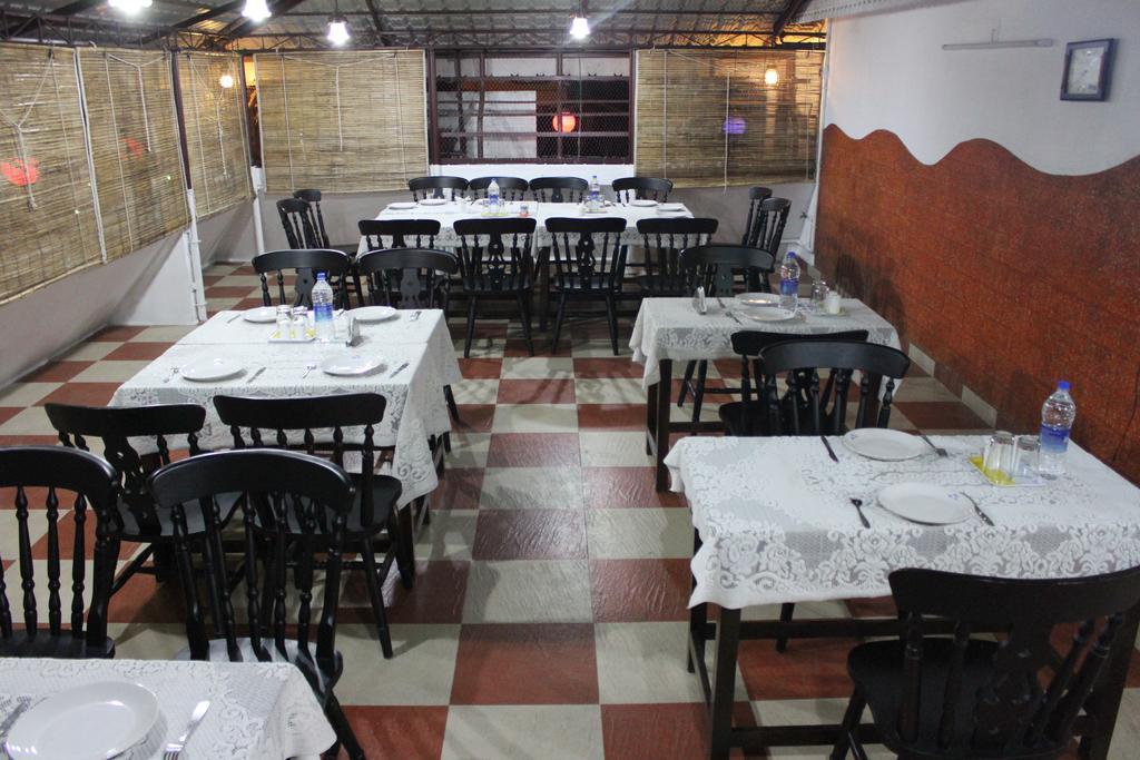 โฮเต็ล ไวต์ โรส Bed & Breakfast Kochi ภายนอก รูปภาพ