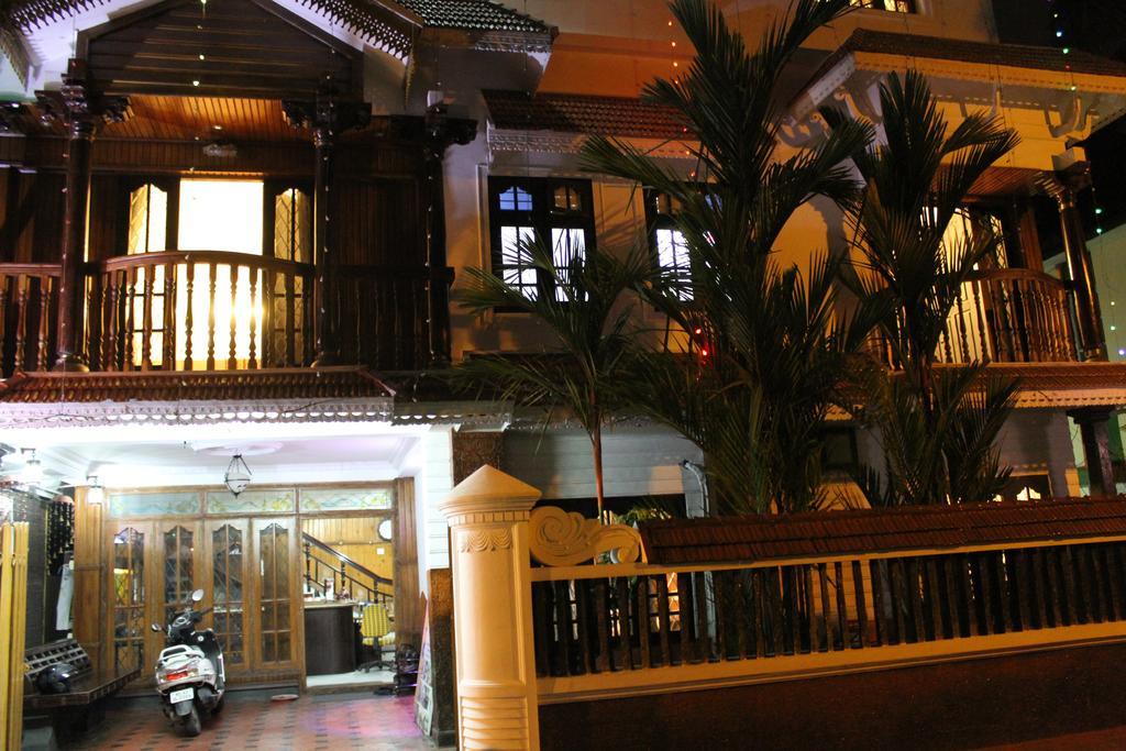 โฮเต็ล ไวต์ โรส Bed & Breakfast Kochi ภายนอก รูปภาพ