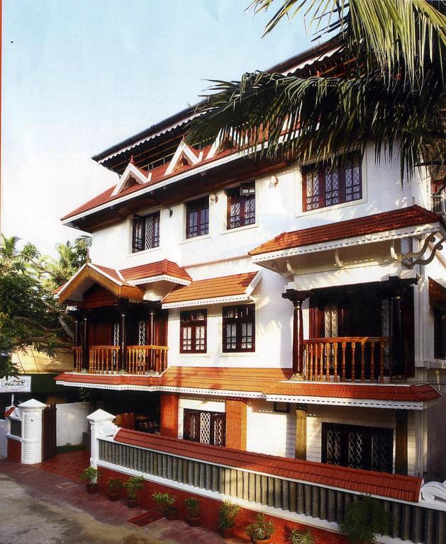 โฮเต็ล ไวต์ โรส Bed & Breakfast Kochi ภายนอก รูปภาพ