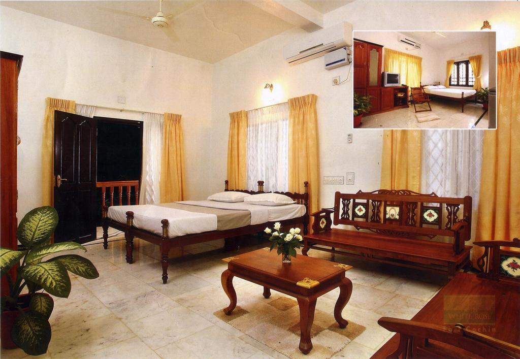 โฮเต็ล ไวต์ โรส Bed & Breakfast Kochi ภายนอก รูปภาพ