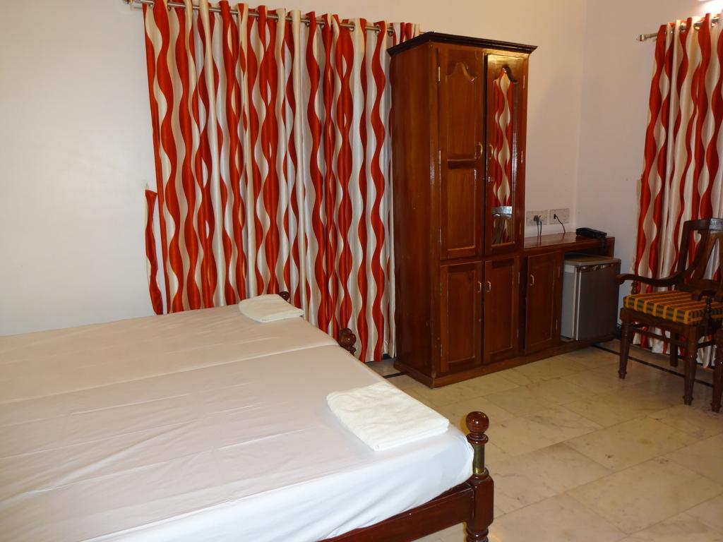 โฮเต็ล ไวต์ โรส Bed & Breakfast Kochi ห้อง รูปภาพ