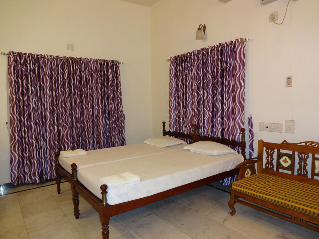 โฮเต็ล ไวต์ โรส Bed & Breakfast Kochi ภายนอก รูปภาพ
