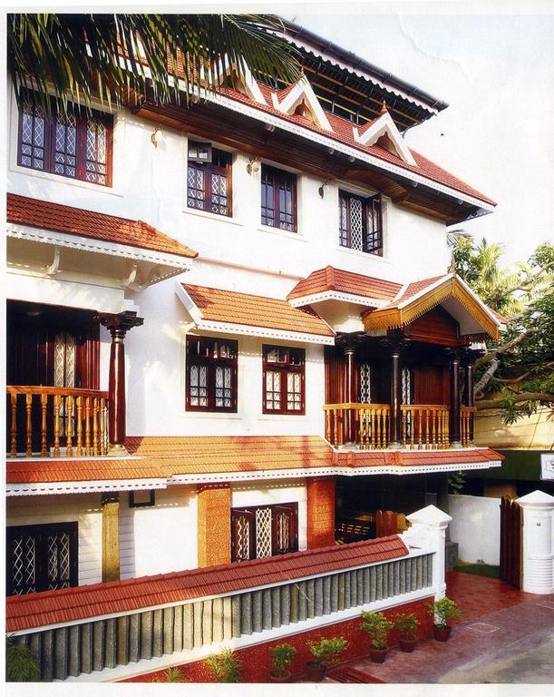 โฮเต็ล ไวต์ โรส Bed & Breakfast Kochi ภายนอก รูปภาพ