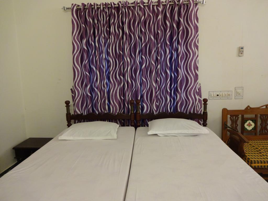 โฮเต็ล ไวต์ โรส Bed & Breakfast Kochi ภายนอก รูปภาพ