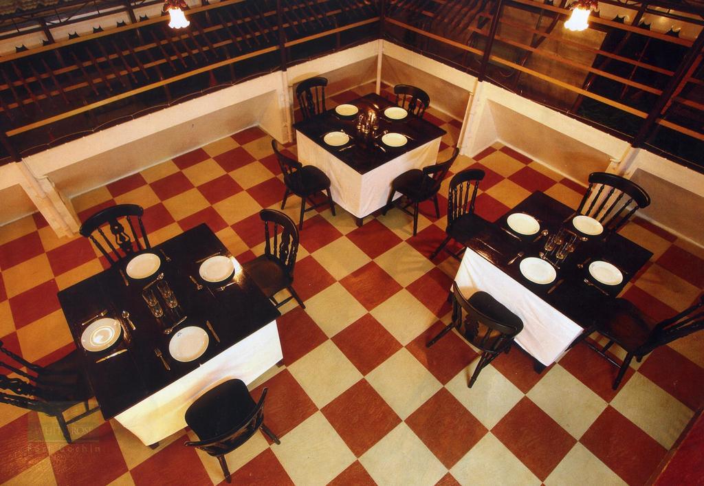 โฮเต็ล ไวต์ โรส Bed & Breakfast Kochi ภายนอก รูปภาพ