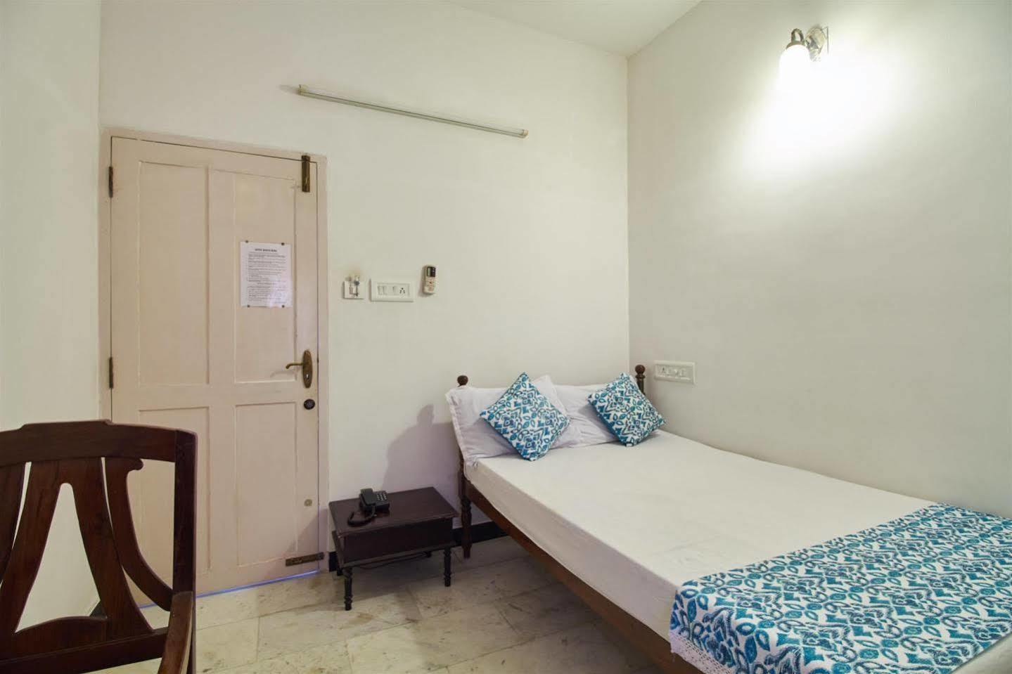 โฮเต็ล ไวต์ โรส Bed & Breakfast Kochi ภายนอก รูปภาพ