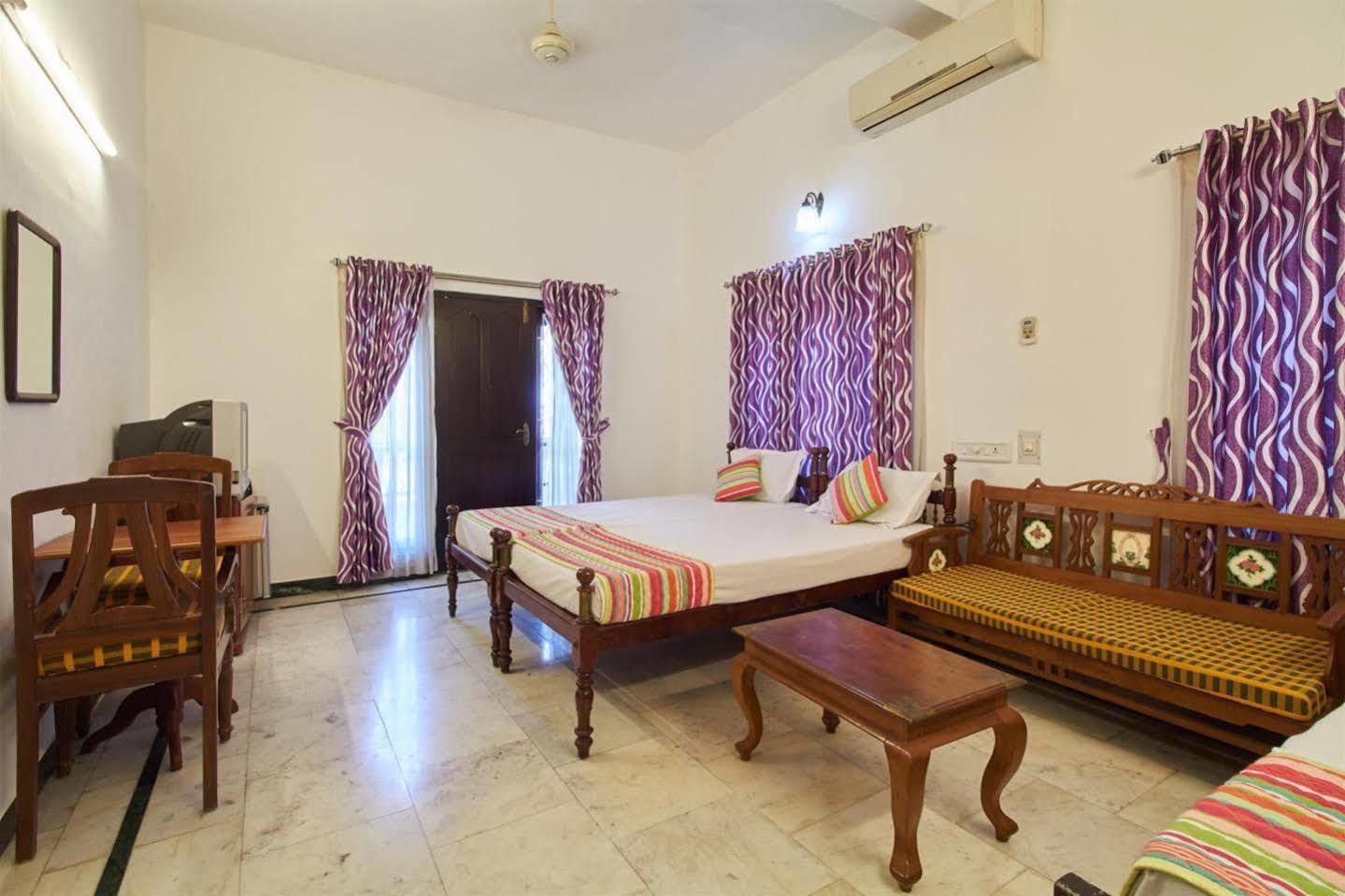 โฮเต็ล ไวต์ โรส Bed & Breakfast Kochi ภายนอก รูปภาพ
