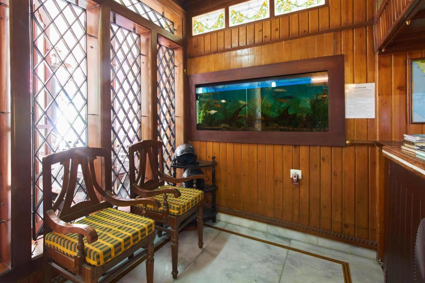 โฮเต็ล ไวต์ โรส Bed & Breakfast Kochi ภายนอก รูปภาพ