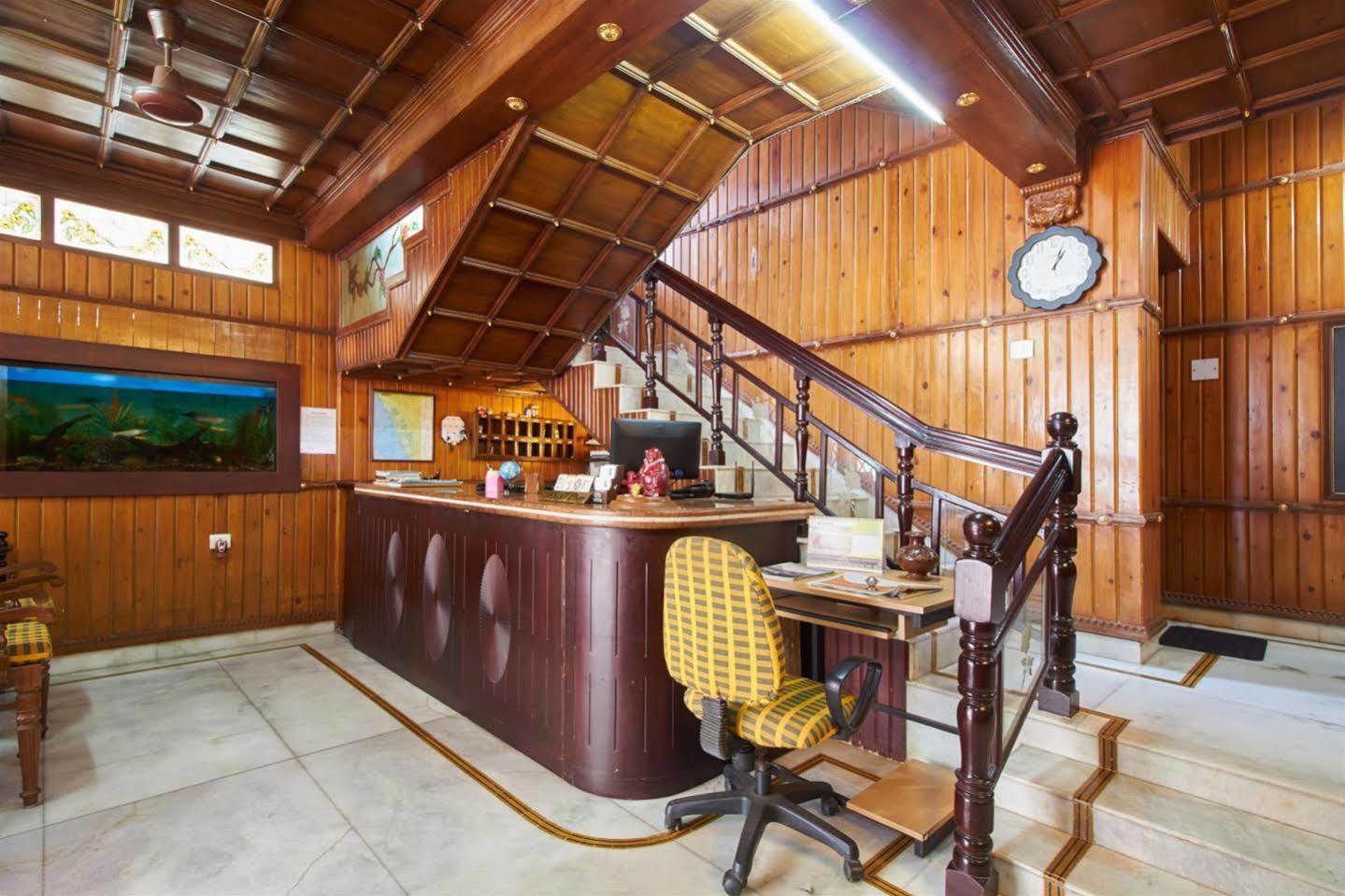 โฮเต็ล ไวต์ โรส Bed & Breakfast Kochi ภายนอก รูปภาพ
