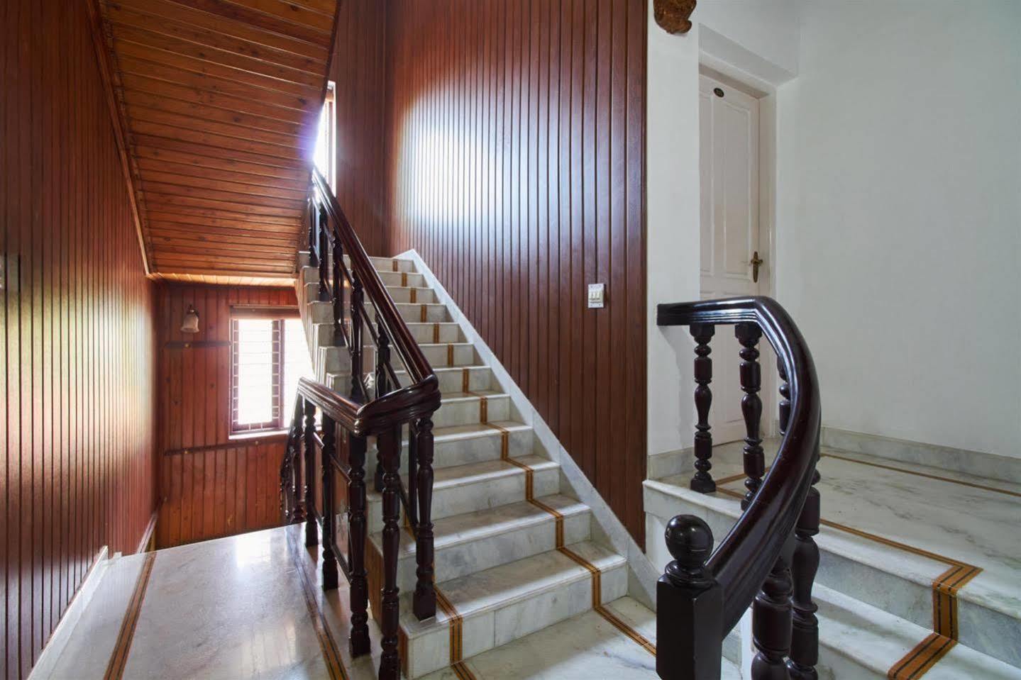 โฮเต็ล ไวต์ โรส Bed & Breakfast Kochi ภายนอก รูปภาพ