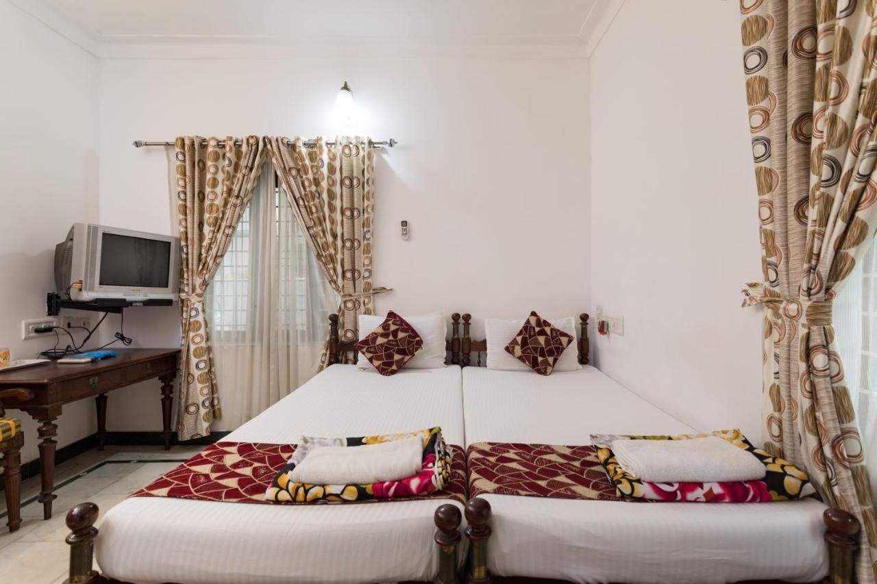 โฮเต็ล ไวต์ โรส Bed & Breakfast Kochi ภายนอก รูปภาพ