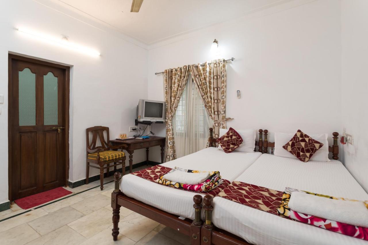 โฮเต็ล ไวต์ โรส Bed & Breakfast Kochi ภายนอก รูปภาพ