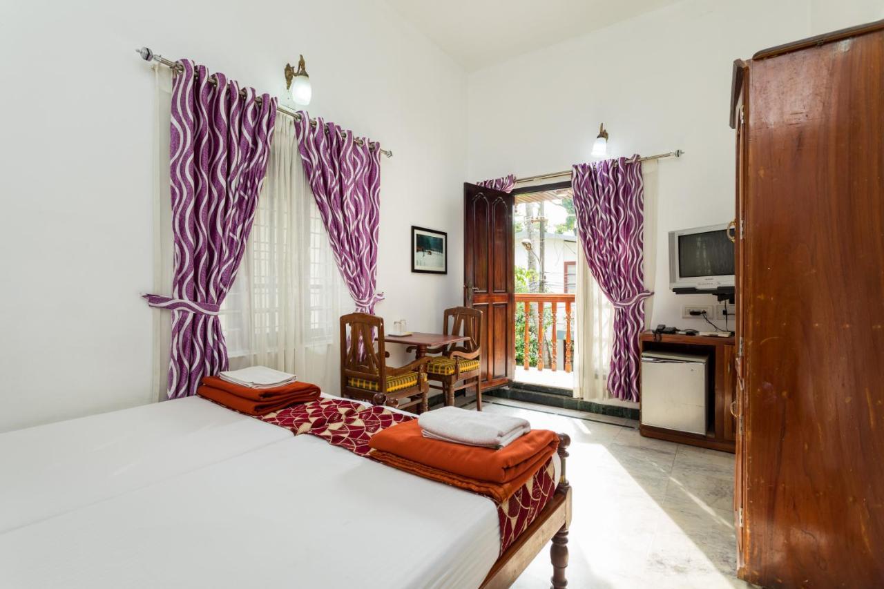 โฮเต็ล ไวต์ โรส Bed & Breakfast Kochi ภายนอก รูปภาพ