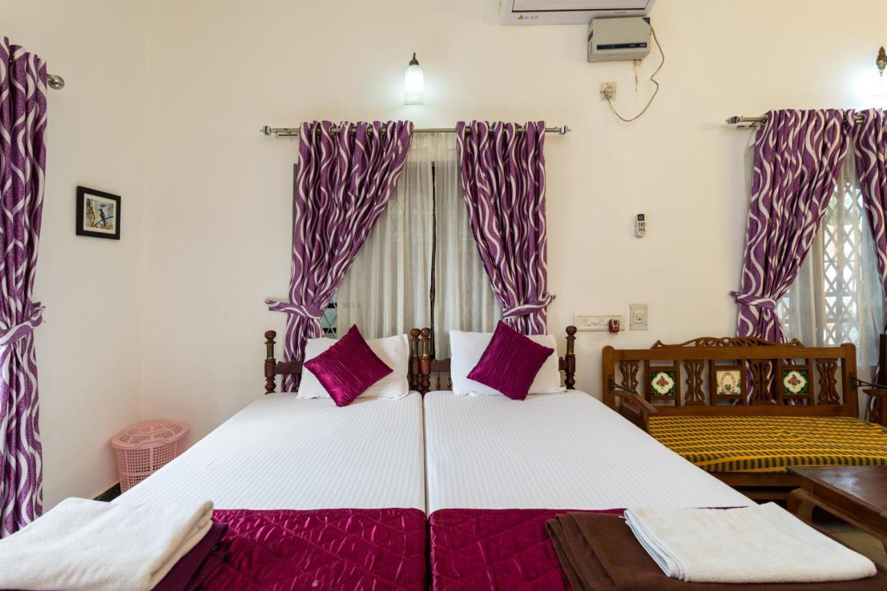 โฮเต็ล ไวต์ โรส Bed & Breakfast Kochi ภายนอก รูปภาพ