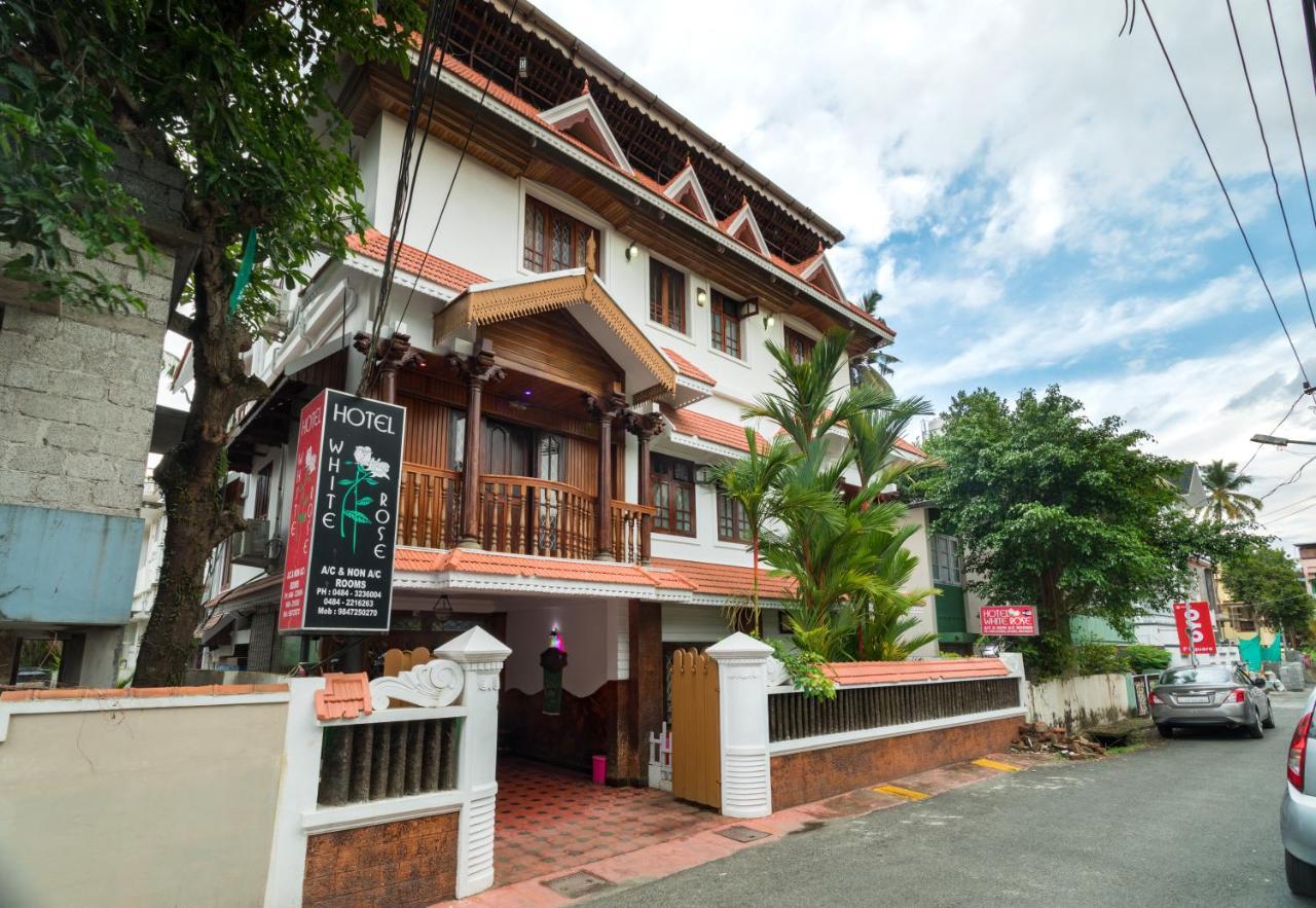 โฮเต็ล ไวต์ โรส Bed & Breakfast Kochi ภายนอก รูปภาพ